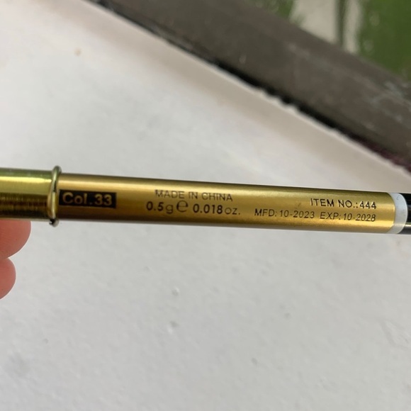 Waterproof eyeliner- miss Demi - Picture 2 of 4